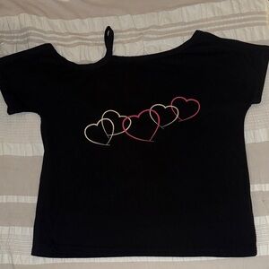 Stylish Black Heart Design off shoulder Women's Tee